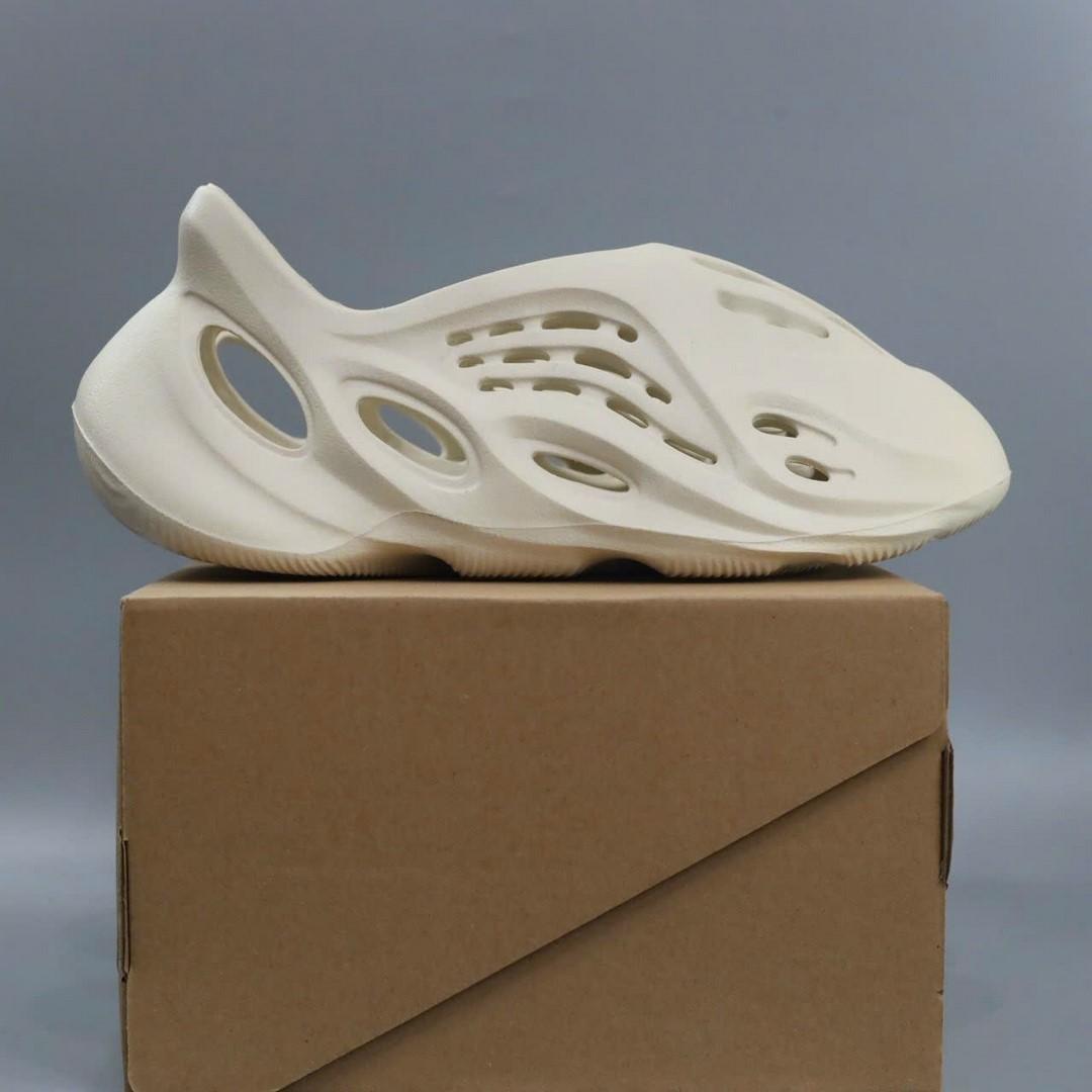 Giày Adidas Yeezy Foam Runner