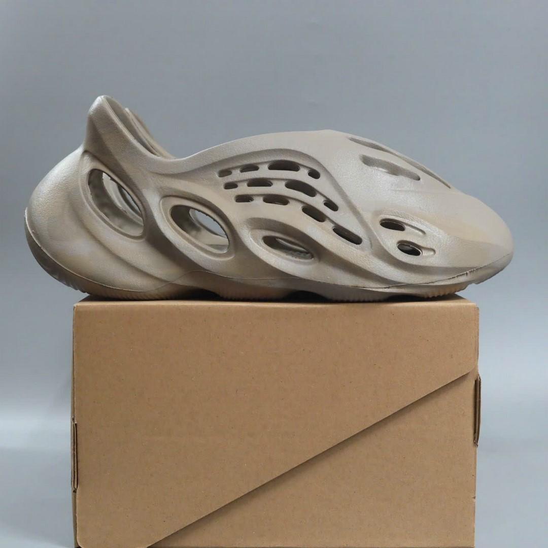 Giày Adidas Yeezy Foam Runner