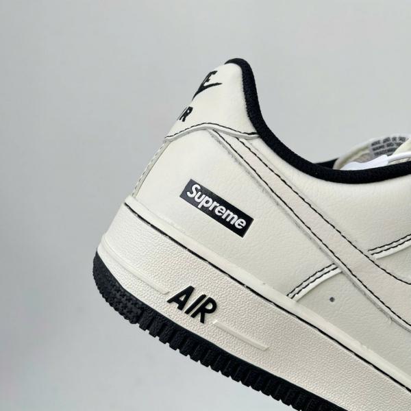 Giày Air Force 1 x Supreme Màu Trắng Viền Đen