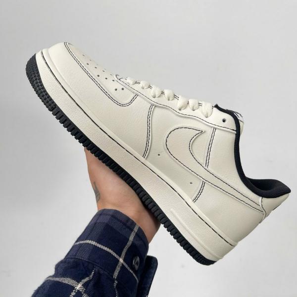 Giày Air Force 1 x Supreme Màu Trắng Viền Đen