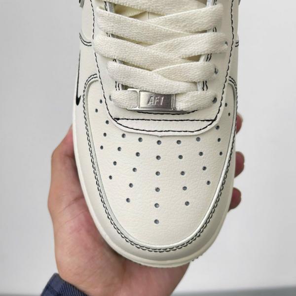 Giày Air Force 1 x Supreme Màu Trắng Viền Đen