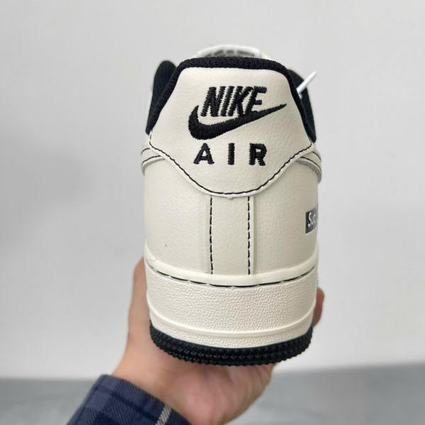 Giày Air Force 1 x Supreme Màu Trắng Viền Đen