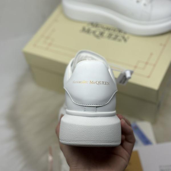 Giày Alexander McQueen Oversized Sneaker