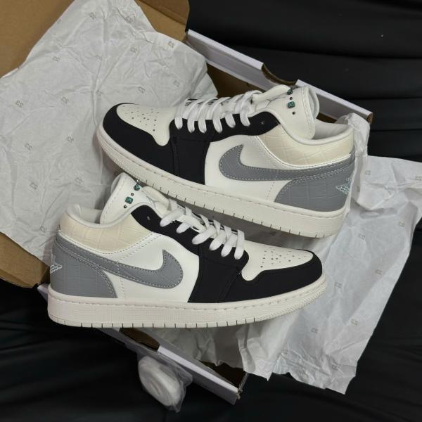 Giày Nike Air Jordan 1 Low ‘Sail Light Smoke Grey’