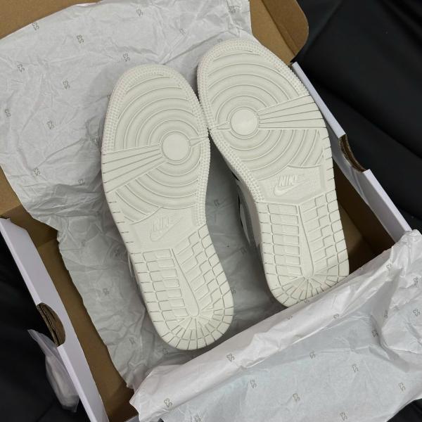 Giày Nike Air Jordan 1 Low ‘Sail Light Smoke Grey’