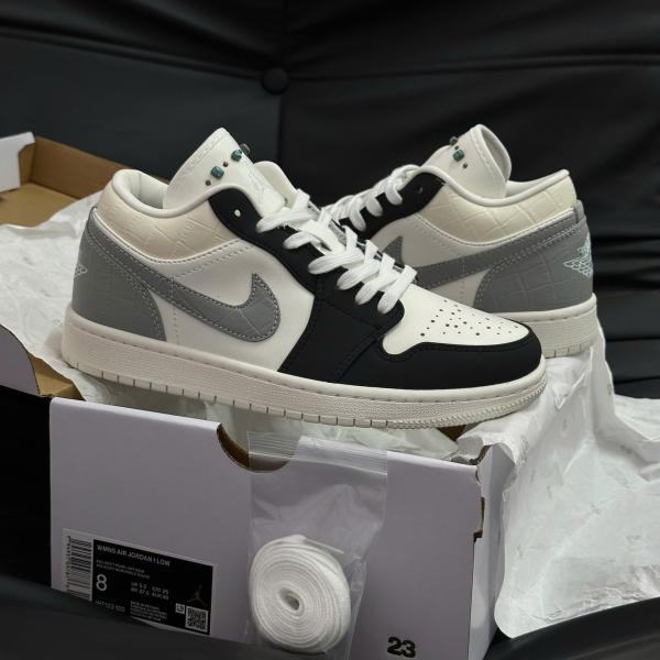 Giày Nike Air Jordan 1 Low ‘Sail Light Smoke Grey’