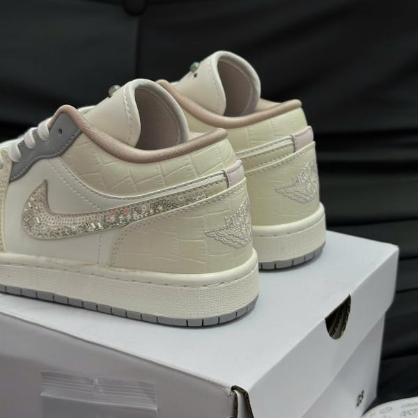 Giày Nike Air Jordan 1 Low ‘Sail Soft Pearl Like Auth
