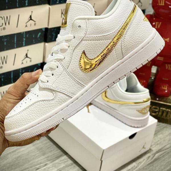 Giày Nike Air Jordan 1 Low White Swosh Gold
