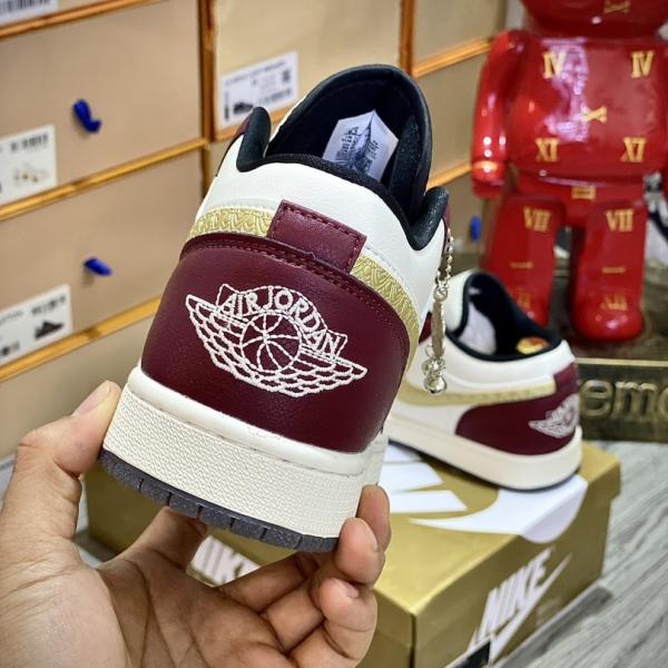 Giày Nike Air Jordan 1 Low Off The Grangon 2024