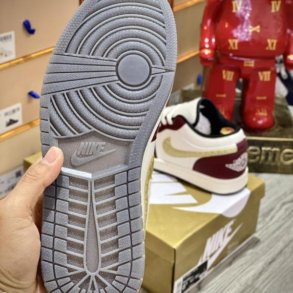 Giày Nike Air Jordan 1 Low Off The Grangon 2024