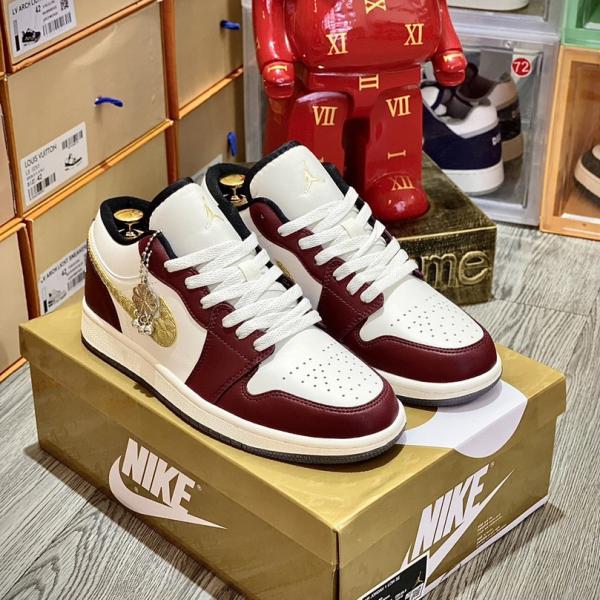Giày Nike Air Jordan 1 Low Off The Grangon 2024