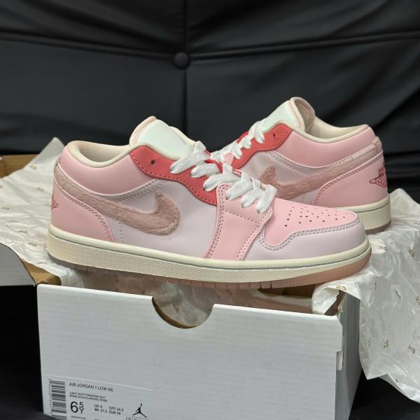 Giày Nike Wmns Air Jordan 1 Low SE ‘Mighty Swooshers’