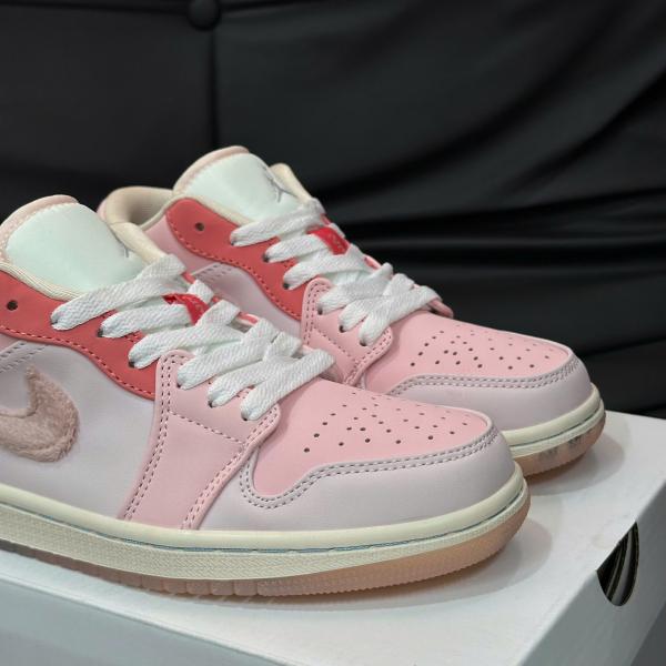 Giày Nike Wmns Air Jordan 1 Low SE ‘Mighty Swooshers’
