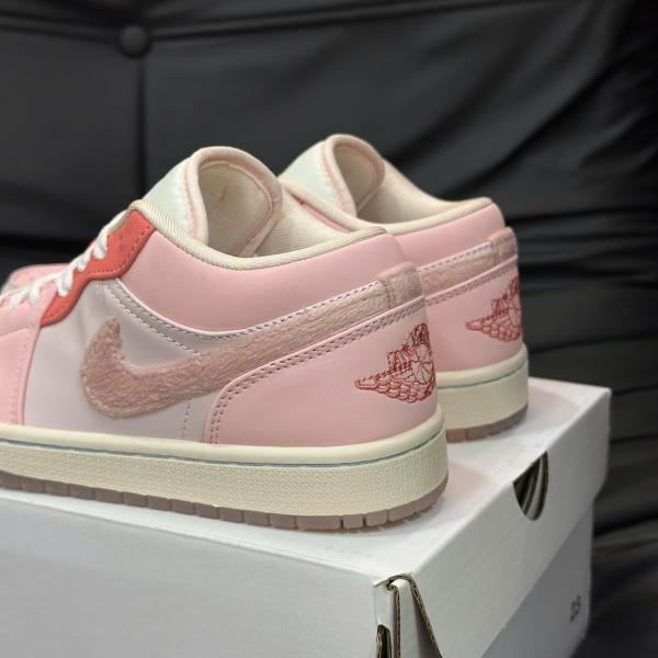 Giày Nike Wmns Air Jordan 1 Low SE ‘Mighty Swooshers’
