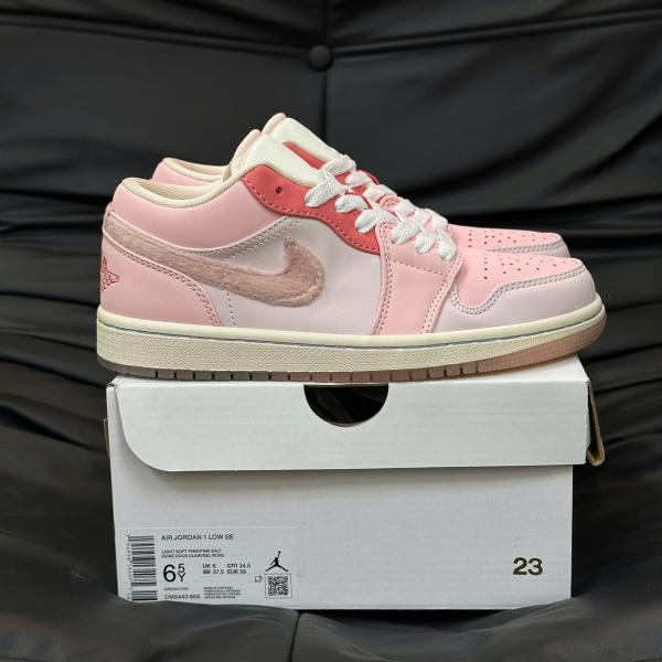 Giày Nike Wmns Air Jordan 1 Low SE ‘Mighty Swooshers’