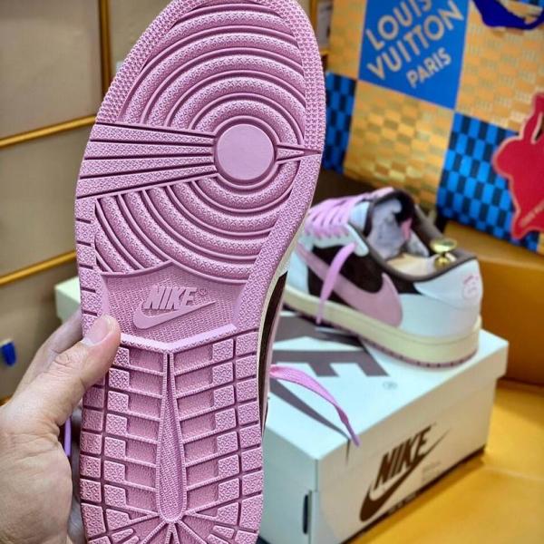Travis Scott Jordan 1 Low Dark Pony from Raresneaker