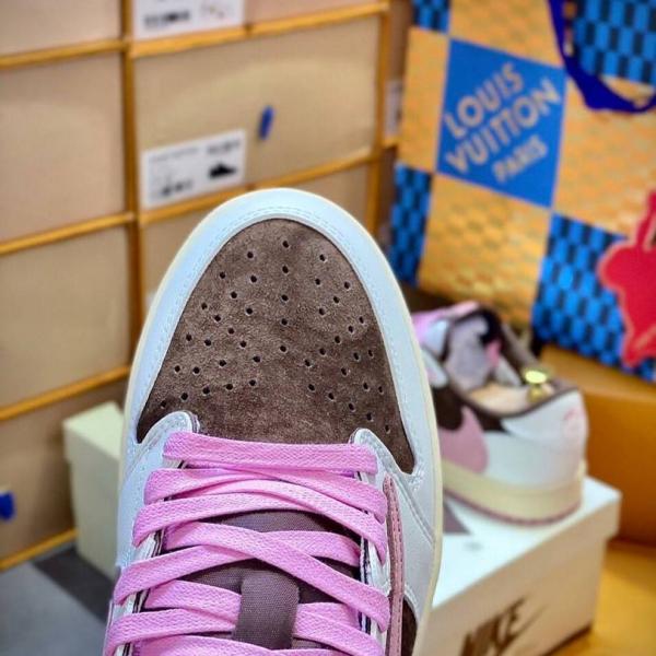 Travis Scott Jordan 1 Low Dark Pony from Raresneaker
