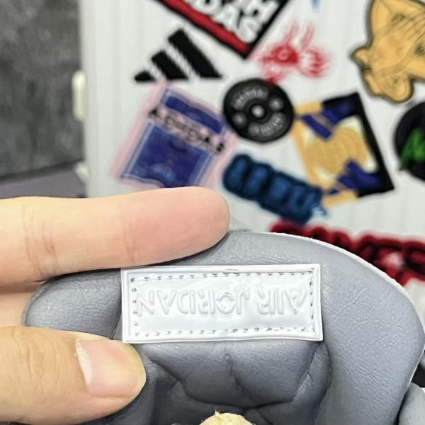 Giày Nike Air Jordan 4 Retro Kaws Best Quality