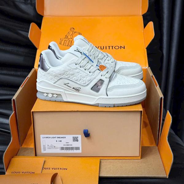 Louis Vuitton LV Arch Light Sneaker Blanco/Plata