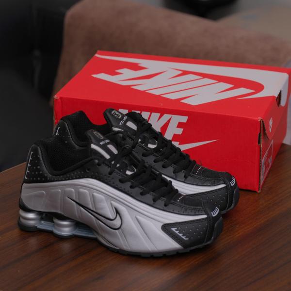 Nike Shox R4 Metallic Silver Black